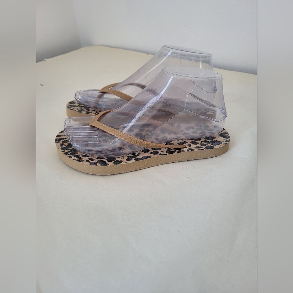 Old Navy Sandals Flip Flops Animal Print Thong Casual Beach Pool Vacation 6 - Picture 3 of 7